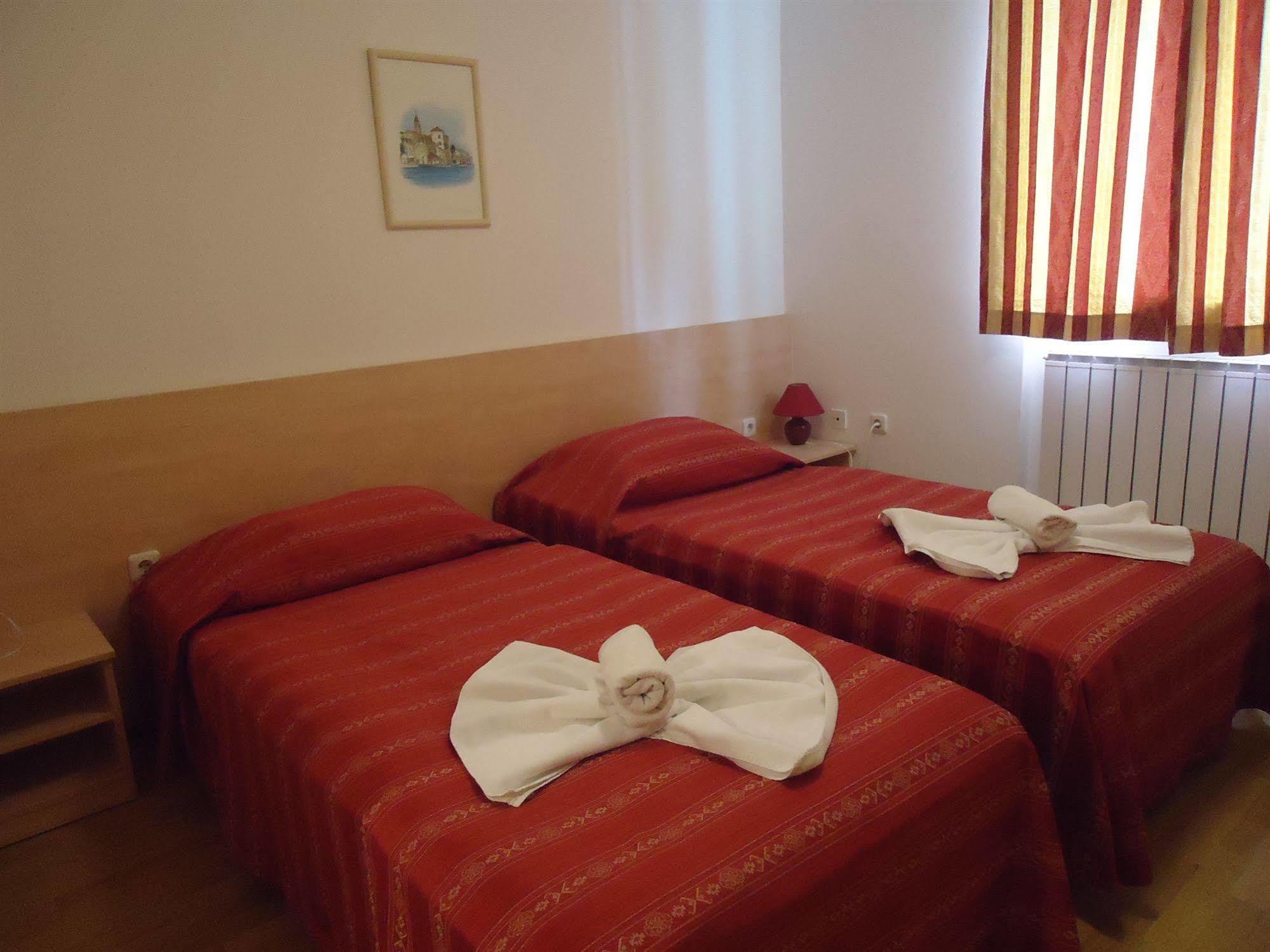 Hotel Emaus Novigrad Istria Εξωτερικό φωτογραφία