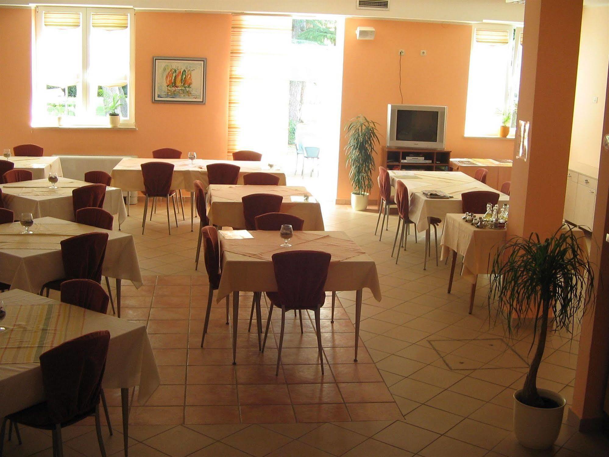 Hotel Emaus Novigrad Istria Εξωτερικό φωτογραφία