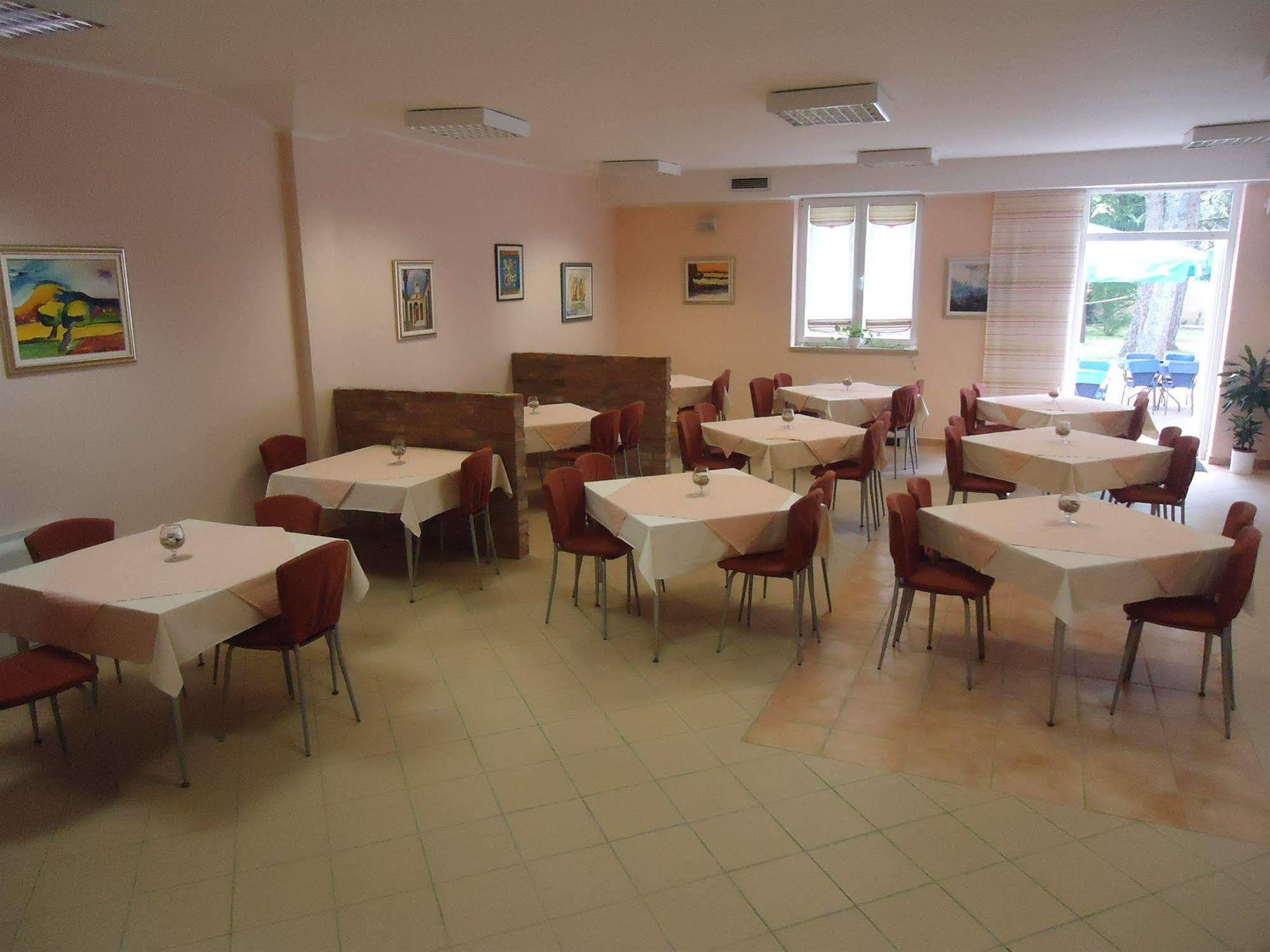 Hotel Emaus Novigrad Istria Εξωτερικό φωτογραφία